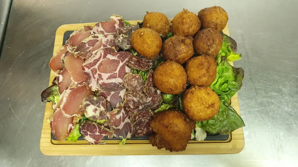 Corsica Avec Des Beignets Disponible En Saison Hivernale 4 Personnes Ou Plus